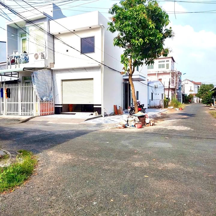 Nhà góc 2 mặt tiền tại KDC trung tâm Phường 1 - Sẵn sàng vào ở ngay chỉ 2.38 tỷ!