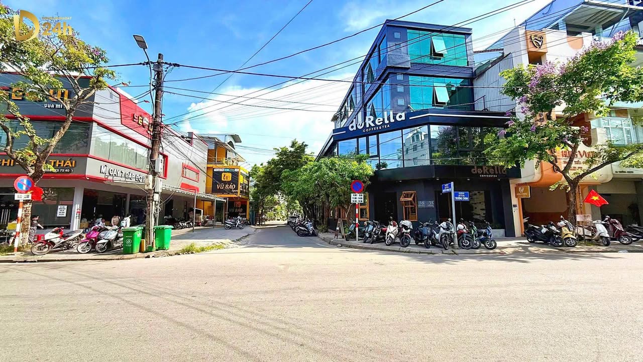 Nhà phố 3 tầng đường Nguyễn Phong Sắc Huế 102m² giá 6 tỷ - Kinh doanh sầm uất!