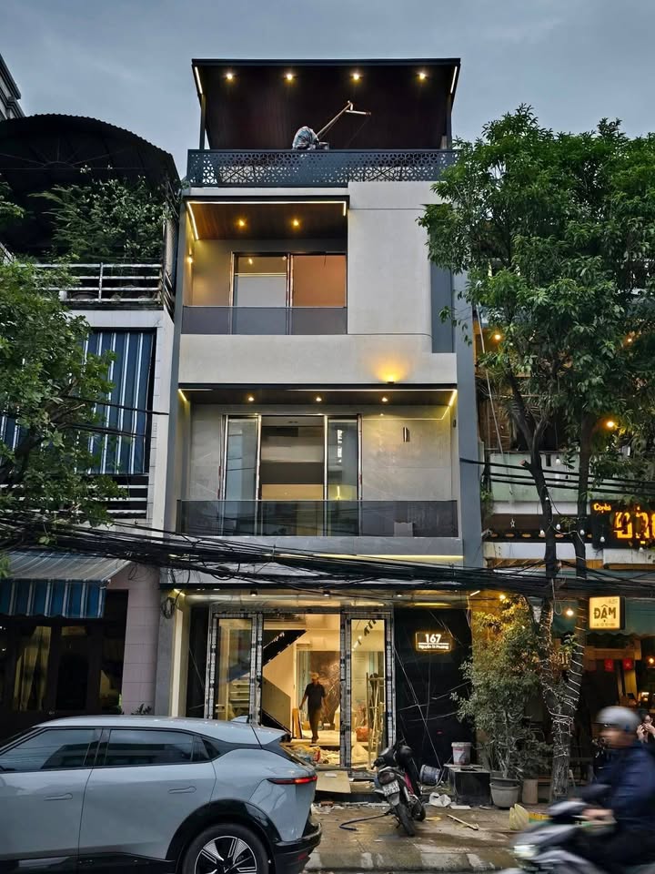 Nhà Mặt Tiền 4 Tầng Đường Nguyễn Tri Phương, Đà Nẵng 82m² - Sẵn sàng giao dịch!