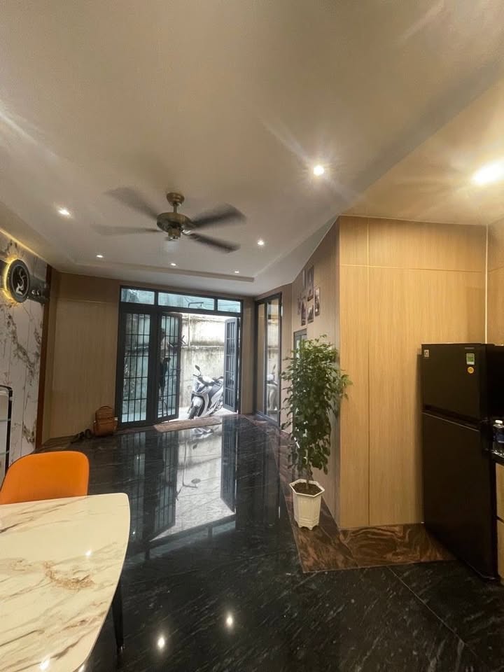 Nhà 5 tầng Cách Mạng Tháng 8, Quận 3, 69m² giá 9.7 tỷ - Chính chủ bán gấp!