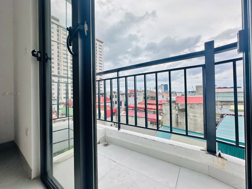 Cho thuê nguyên tòa 111 Nguyễn Đức Cảnh 4.4 triệu - Thiết kế mới và đầy đủ nội thất!