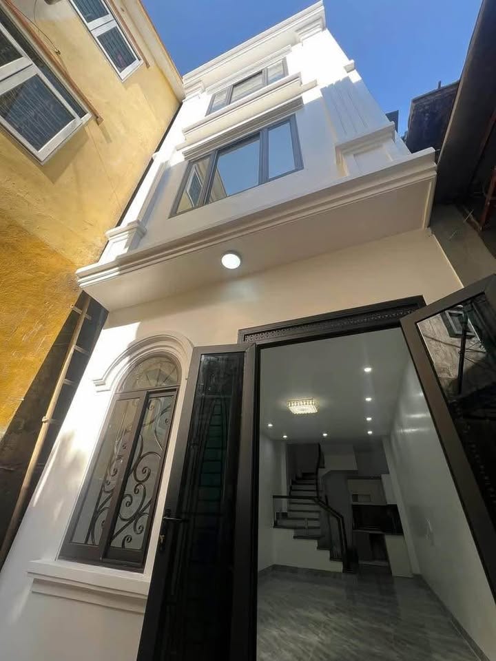 Nhà 3 Tầng Độc Lập Thoáng Mát Tại Trần Nguyên Hãn - Giá 2,45 Tỷ VND
