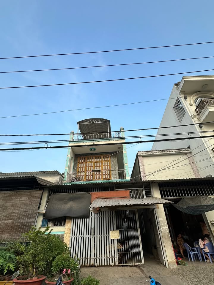 Nhà 3 tầng mặt tiền đường Bờ Sông Tham Lương 117m² chỉ 9.5 tỷ - Đầu tư sinh lời ngay!