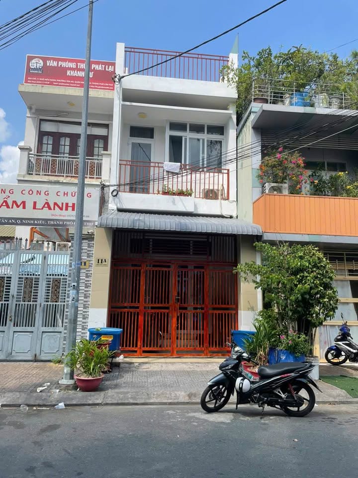 Nhà cho thuê 1 lầu sân thượng đường Ngô Hữu Hạnh, quận Ninh Kiều - Giá chỉ 25 triệu/tháng!