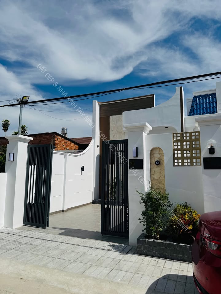 Nhà 3 Phòng Ngủ Tại Hòa Thành 120m² Giá 1.75 Tỷ - Thiết Kế Hiện Đại