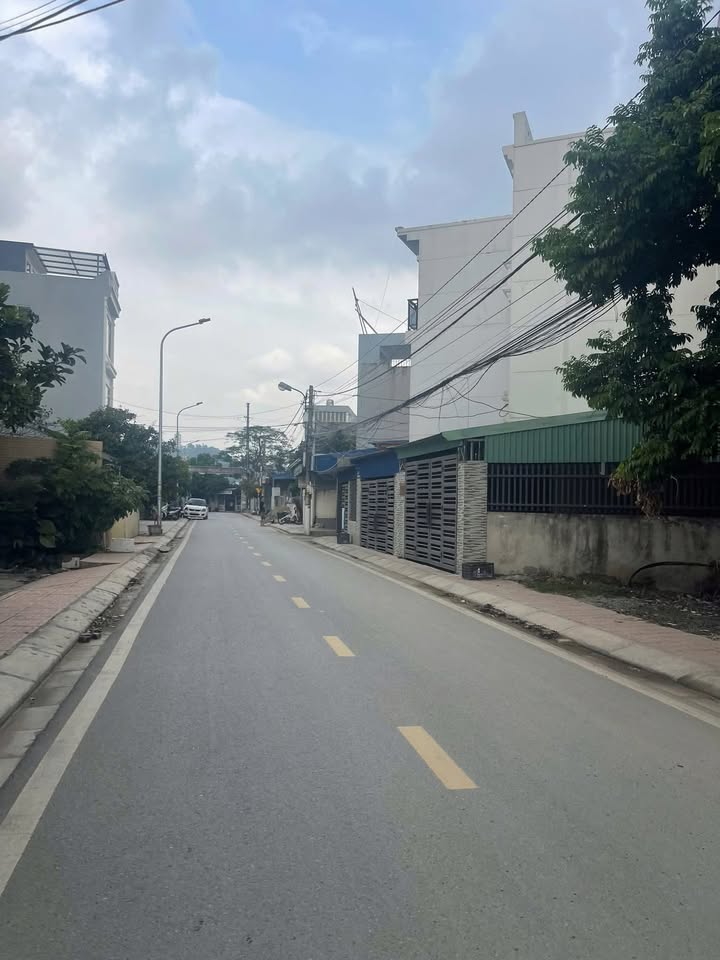 Nhà 4 tầng lô góc Nguyễn Lương Bằng, Kiến An 52m² giá 3.1 tỷ - Đường ô tô vào tận nhà!