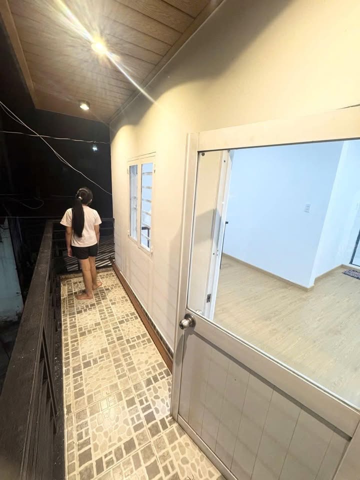 Nhà bán hẻm thông 8m tại Âu Cơ, Phú Trung, Tân Phú - Giá 2.95 tỷ - Chính chủ