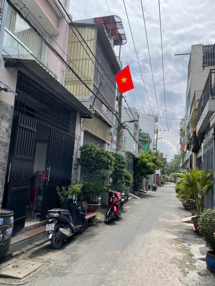 Nhà riêng Tân Phú 70m² giá 3.95 tỷ - Tiện ích đầy đủ, cho thuê 15 triệu/tháng!