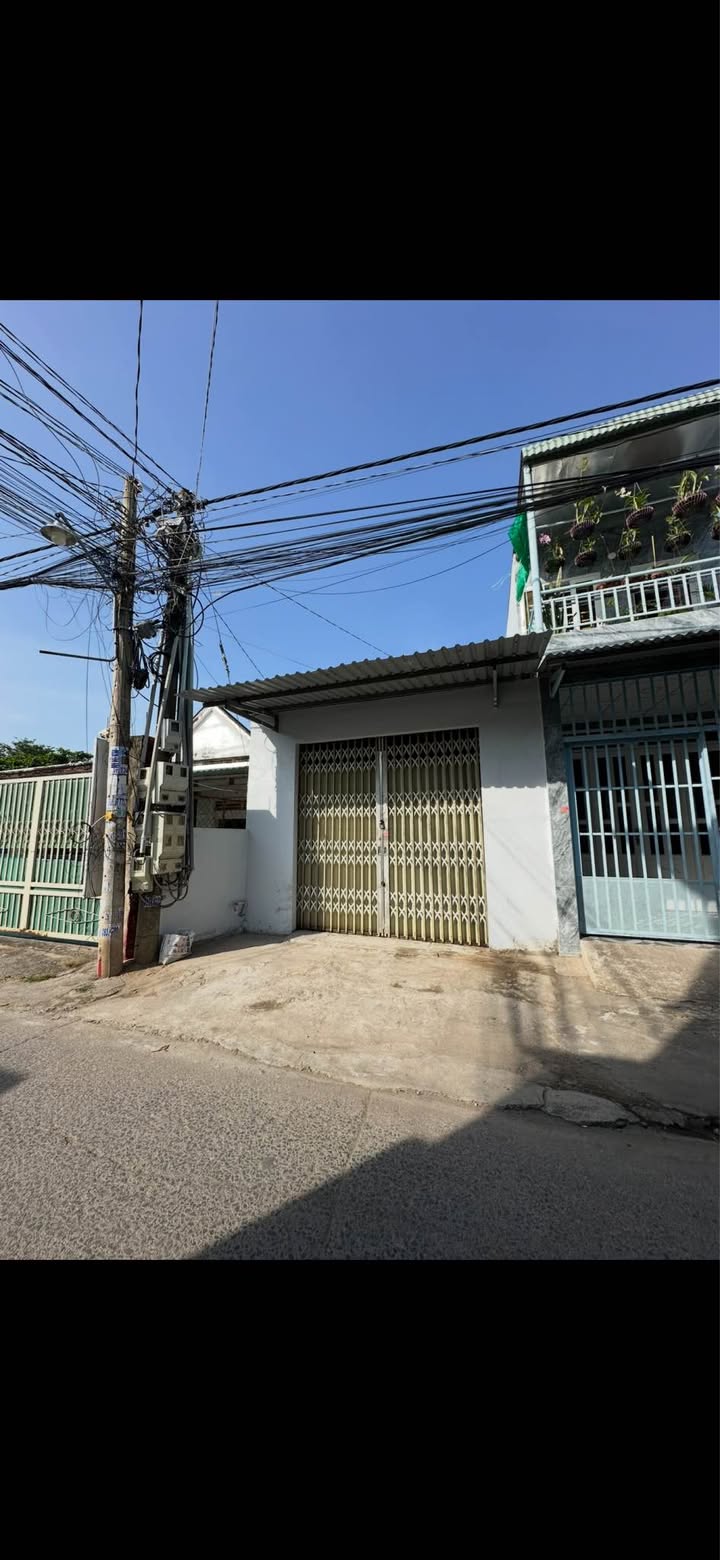 Nhà bán Nhơn Trạch 211m² giá tốt - Mặt tiền kinh doanh sầm uất!