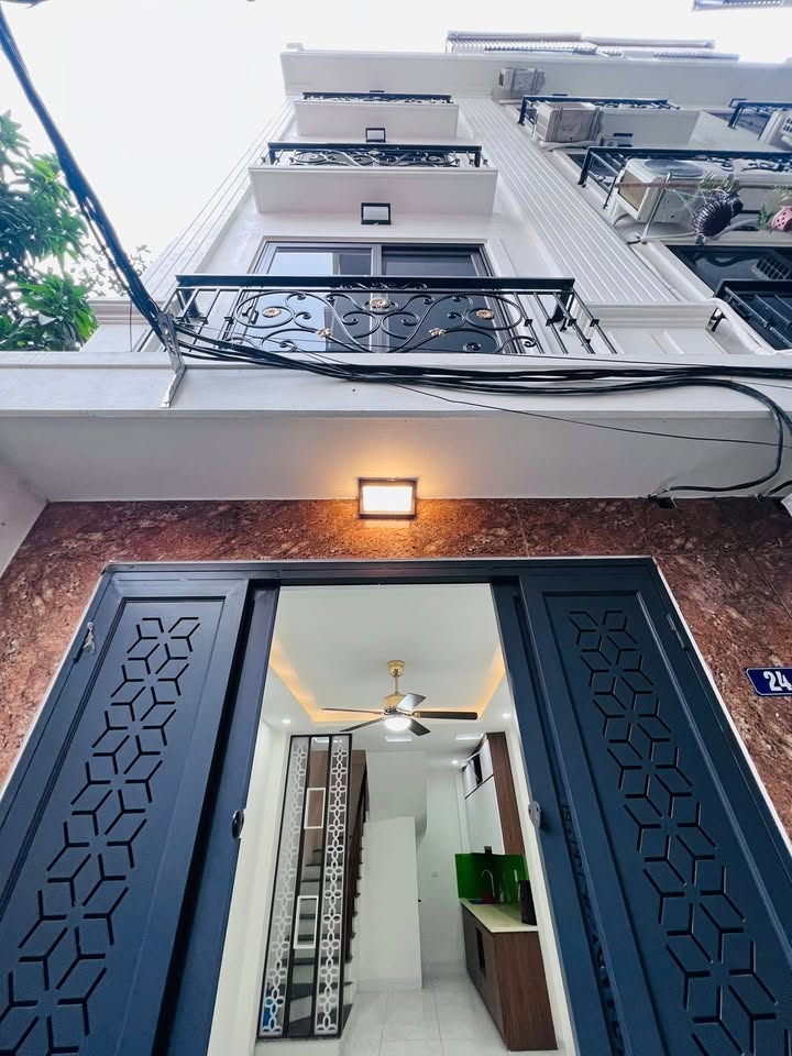 Nhà 5 tầng Tây Mỗ, 33m² giá 6 tỷ - Thiết kế hiện đại, vào ở ngay!