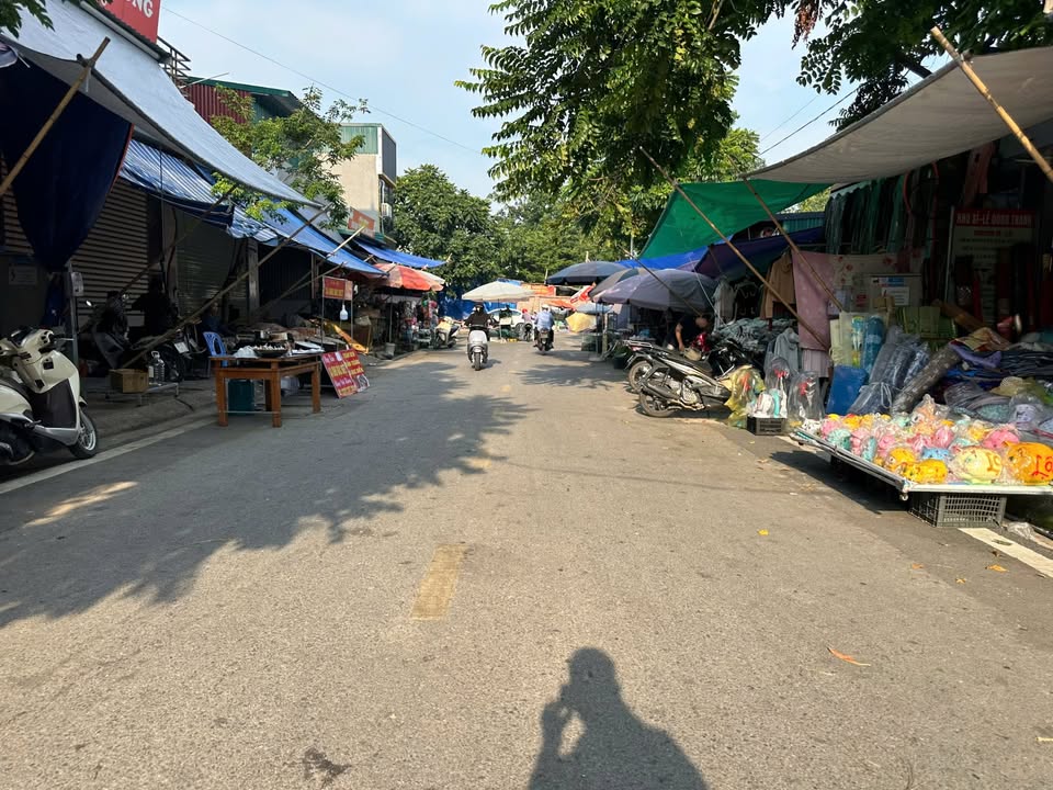 Đất kinh doanh trục chính chợ Định Trung, Vĩnh Phúc 100m² - Sổ hồng chính chủ!