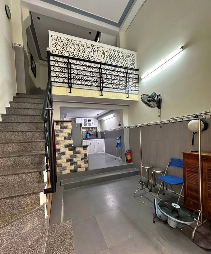 Nhà 2 mê hẻm Hoàng Văn Thụ, Quy Nhơn 23m² giá 1.55 tỷ - Khu dân cư đông đúc