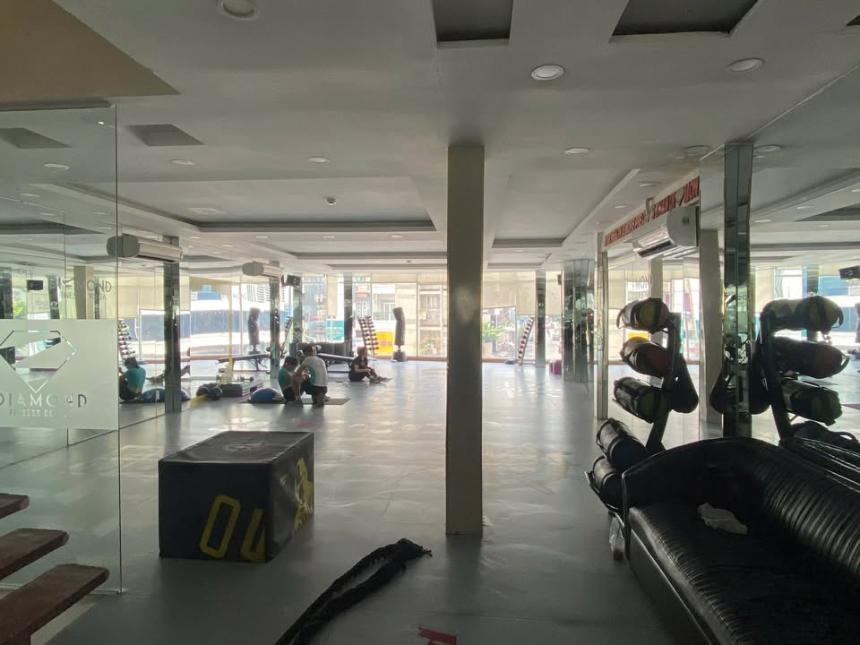 Cho thuê toà nhà mặt tiền Nguyễn Văn Cừ, Quận 1 - Diện tích 135m² - Giá thỏa thuận hấp dẫn!