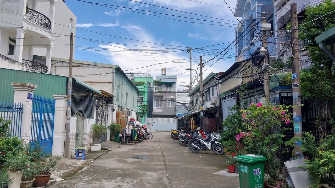 Nhà phố 2 tầng đường Phạm Hữu Lầu, Quận 7 - Giá 6 tỷ, giảm 300 triệu!