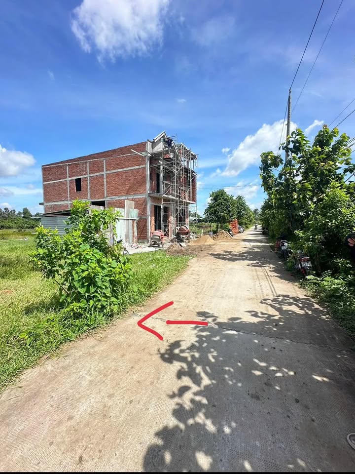 Đất thổ cư 140m² tại Ấp 4, Tân Bửu, Bến Lức - Giá 1.9 tỷ, Sổ hồng chính chủ!