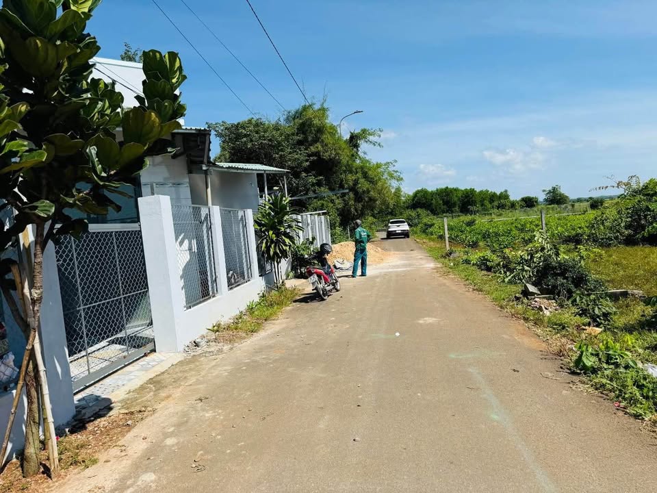 Đất nền Long Phước, Bà Rịa 300m² giá chỉ 1.6 tỷ - Đường nhựa thông thoáng!