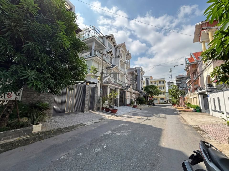 Nhà mặt tiền KDC Bộ Công An Q7 90m² giá 11 tỷ - Đầu tư sinh lời hấp dẫn!