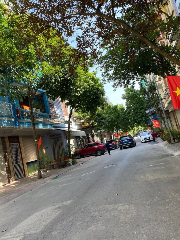 Nhà 3 tầng Nguyễn Phúc Chu 64m² giá 5.39 tỷ - Kinh doanh sầm uất!