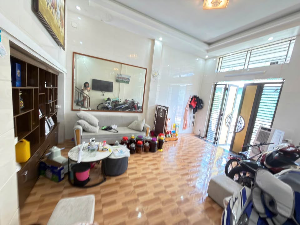 Nhà 3 tầng Trần Phú, TP Vinh 43.7m² giá 2 tỷ - Phù hợp với vợ chồng trẻ!