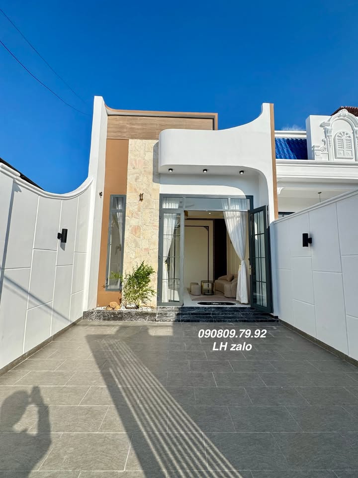 Nhà phố Hòa Thành 120m² giá 1.75 tỷ - Thiết kế hiện đại, sẵn nội thất!