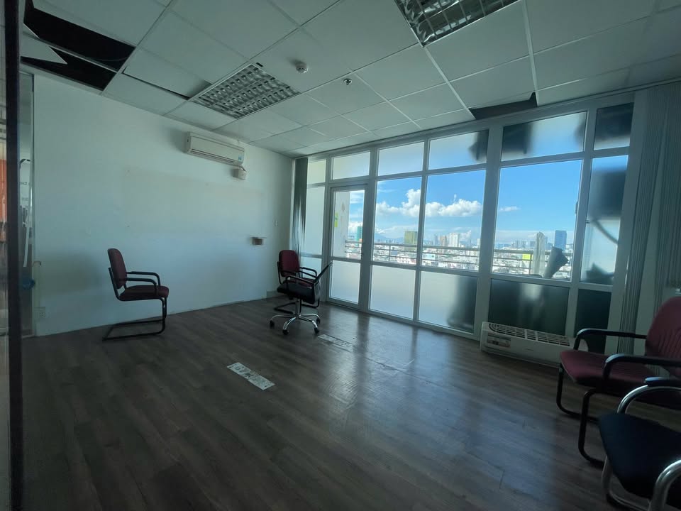 Cho thuê văn phòng Tầng 10 Tòa Nhà Petrolimex Hải Châu 252m² giá 78 triệu - Không gian làm việc lý tưởng!