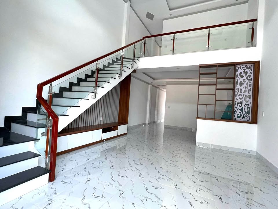 Nhà gác lửng Tân Xuân Đồng Xoài 200m² giá 1.8 tỷ - Đường bê tông ô tô vào tận nhà!