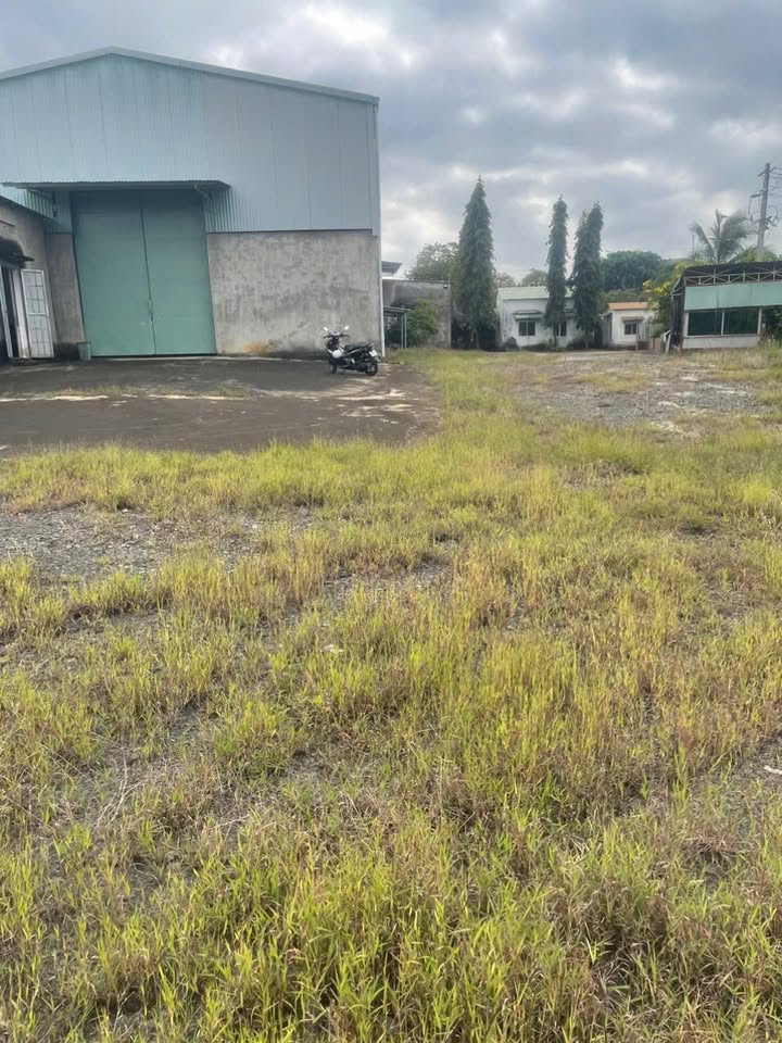 Cho thuê kho xưởng Đồng Tiến 1000m² giá 20 triệu - Đầy đủ tiện nghi!