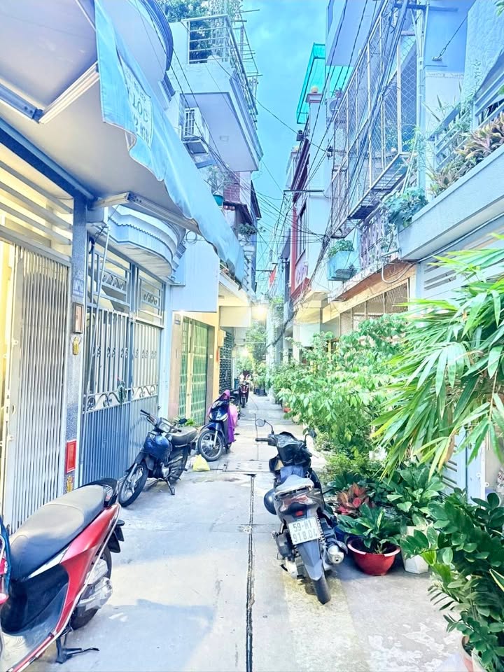 Đất nền Lạc Long Quân 87m² giá 4.7 tỷ - Đầu tư sinh lời ngay!