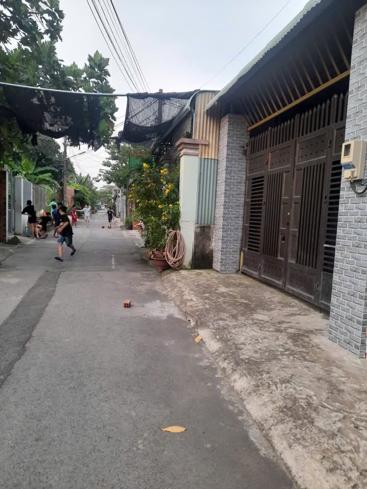 Nhà cấp 4 gác lửng Trảng Dài 100m² giá chỉ 3.2 triệu - Tiện nghi đầy đủ!