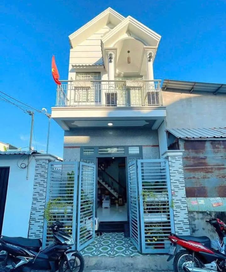 Nhà trệt lầu 3 phòng ngủ hẻm 115 đường Cách Mạng Tháng 8, Cần Thơ - Giá 2.39 tỷ, chính chủ!