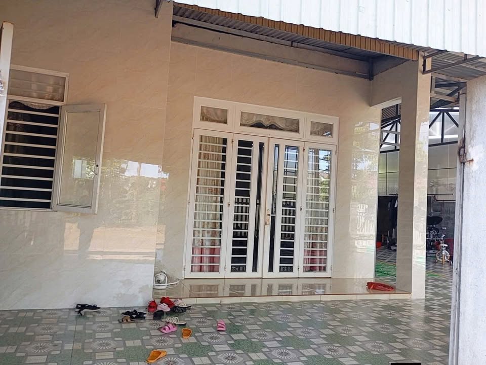 Bán nhà phố Nghĩa Tân 240m² giá 2.5 tỷ - Nguồn thu ổn định từ năng lượng mặt trời!