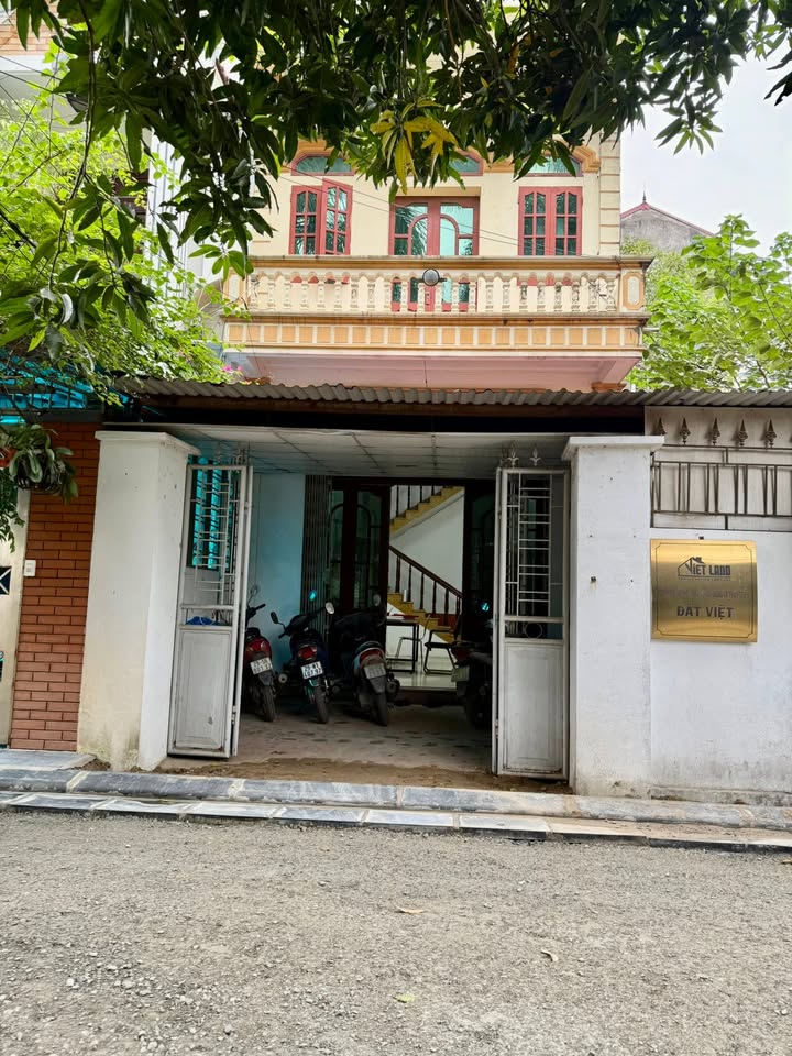 Nhà cho thuê 2 tầng tại Đông Anh 90m² - Gần chợ Tó, tiện làm văn phòng!