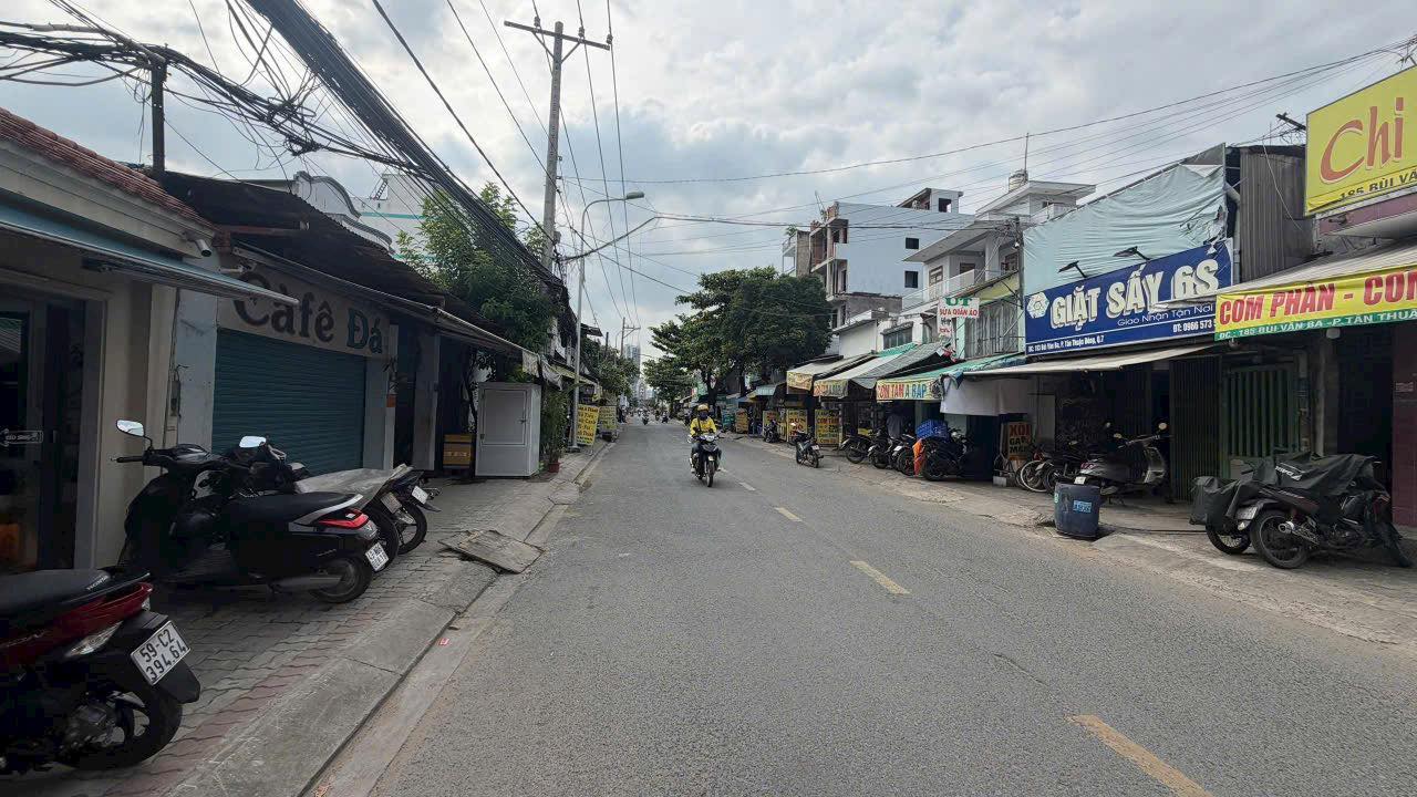 Nhà mặt tiền Phạm Hữu Lầu, quận 7, 135m² giá 35 triệu - Kinh doanh sầm uất ngay hôm nay!