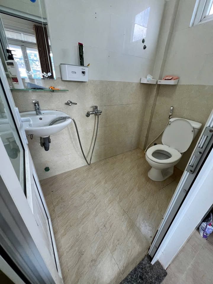 Nhà nguyên căn cho thuê hẻm ô tô đường Ngô Thì Nhậm, Đà Lạt 50m² giá 5.5 triệu - Tiện nghi đầy đủ!