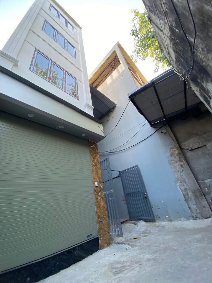 Nhà 5 tầng độc lập Văn Nội - Phú Lương 33m² giá 4 tỷ - Kinh doanh sầm uất!