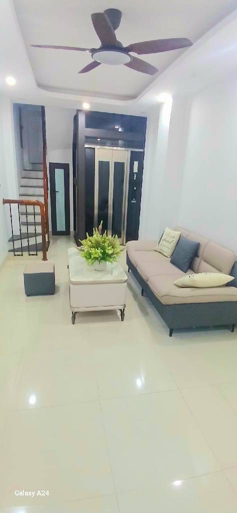Nhà phố Đê La Thành, Ba Đình 32m² giá 9 tỷ - Full nội thất sang trọng, thang máy
