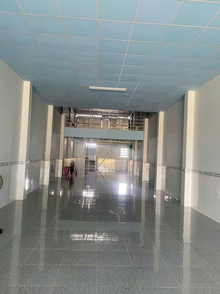 Nhà mặt tiền đường Trần Hưng Đạo, Sóc Trăng 240m² giá 12 triệu - Phù hợp cho văn phòng và kho chứa!