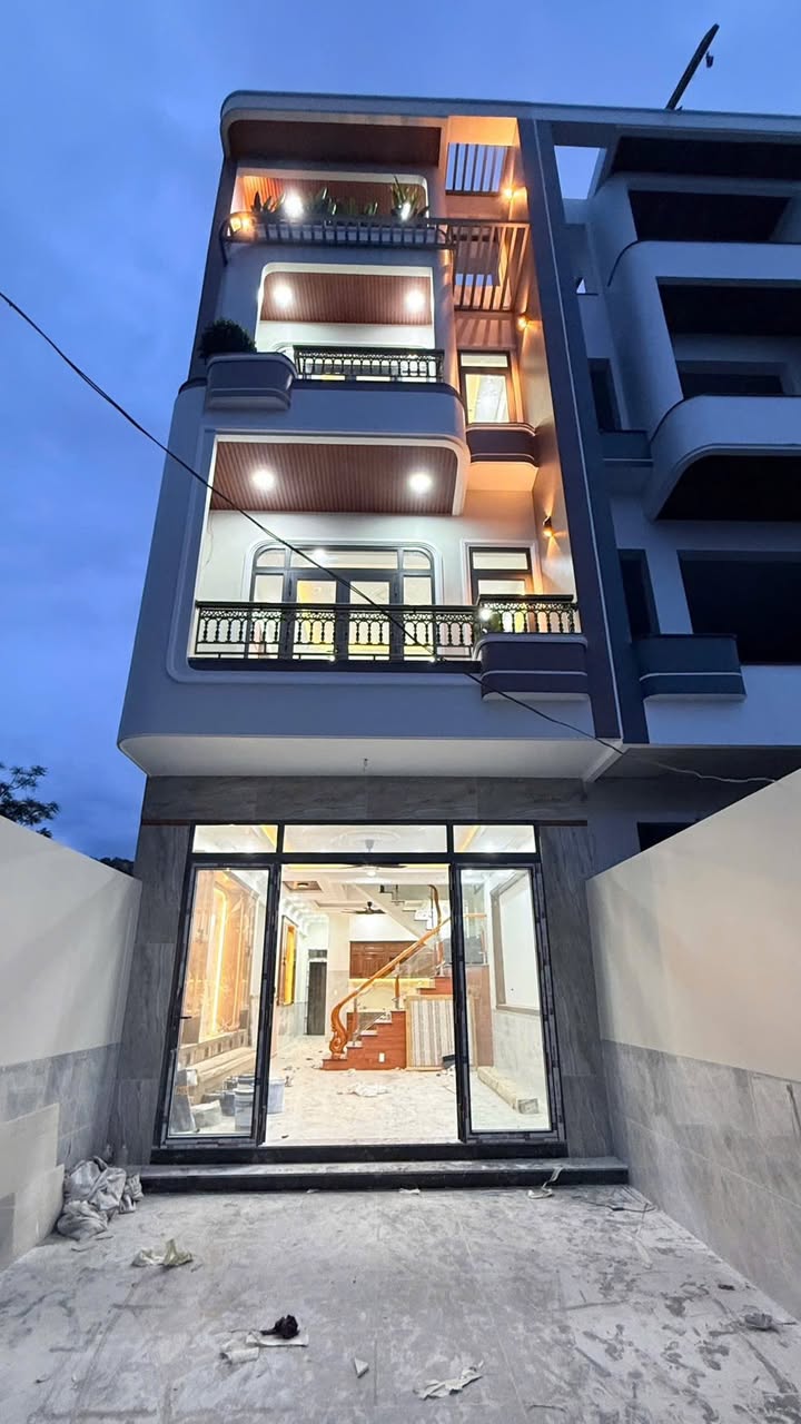 Nhà phố Cây Da Xề, Dĩ An 117.6m² giá 7.8 tỷ - Full nội thất mới xây!