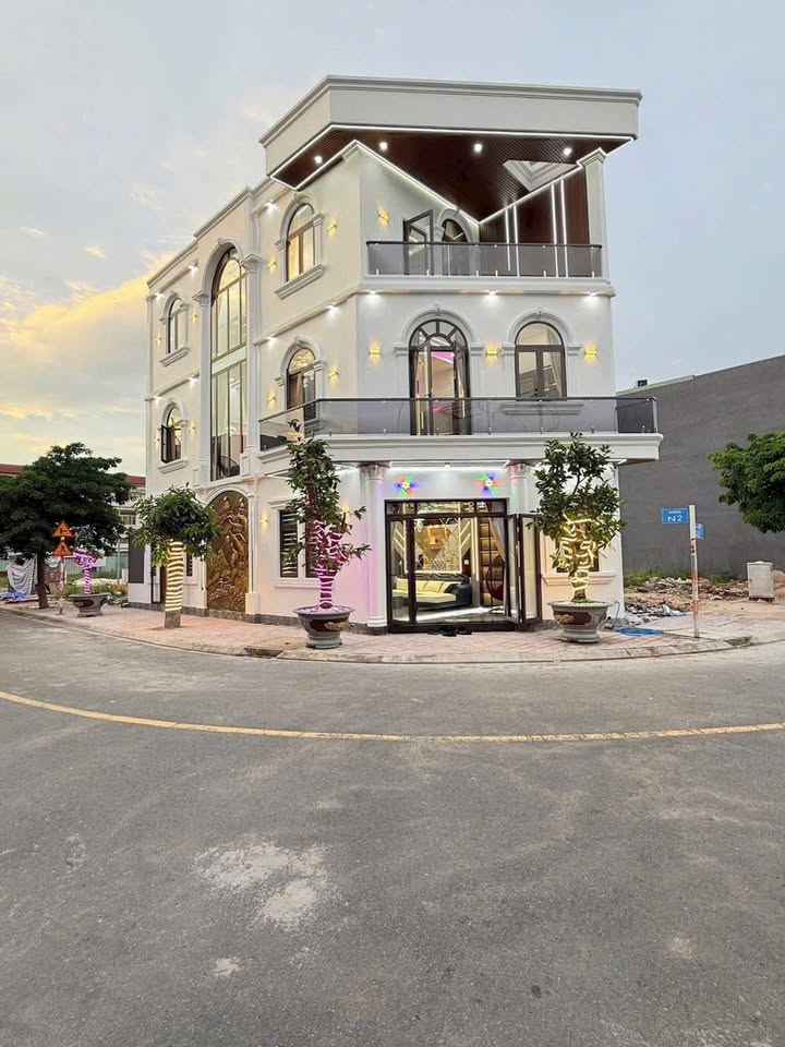 Nhà phố góc 2 mặt tiền An Phú, Thuận An 73.2m² giá 6.8 tỷ - Sẵn sàng vào ở!