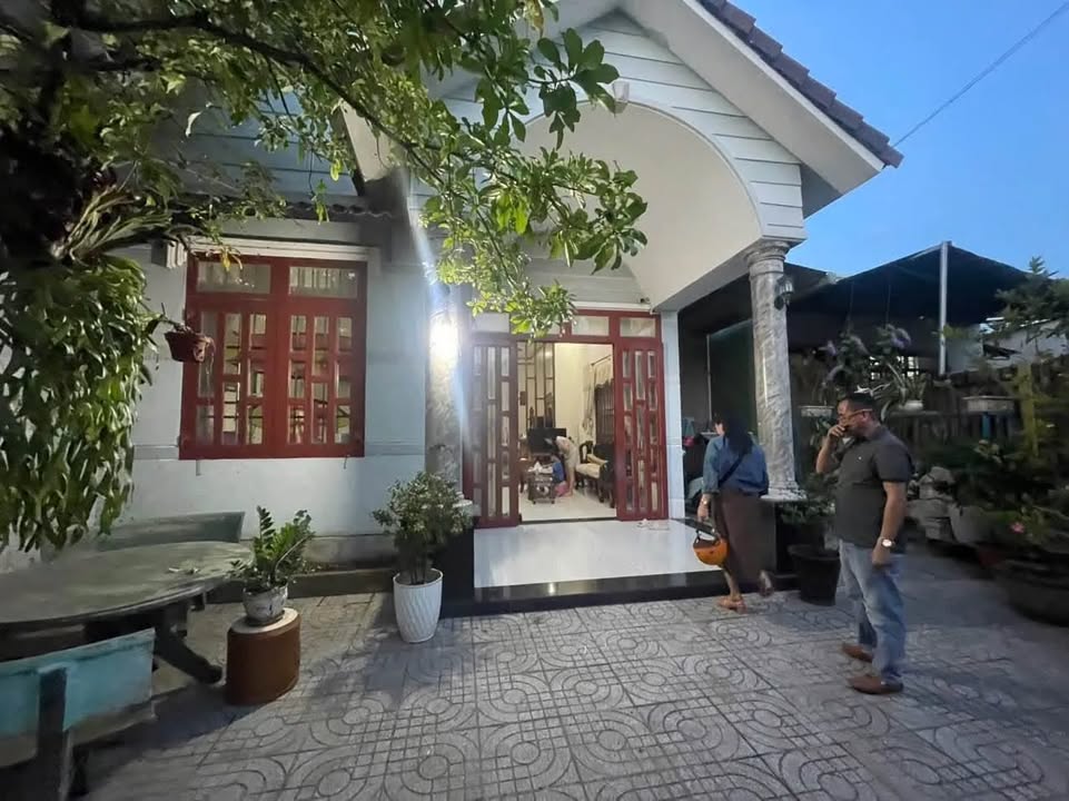 Nhà mái thái khu phố 5 Trảng Dài 130m² giá 2.15 tỷ - Sân xe hơi rộng rãi!