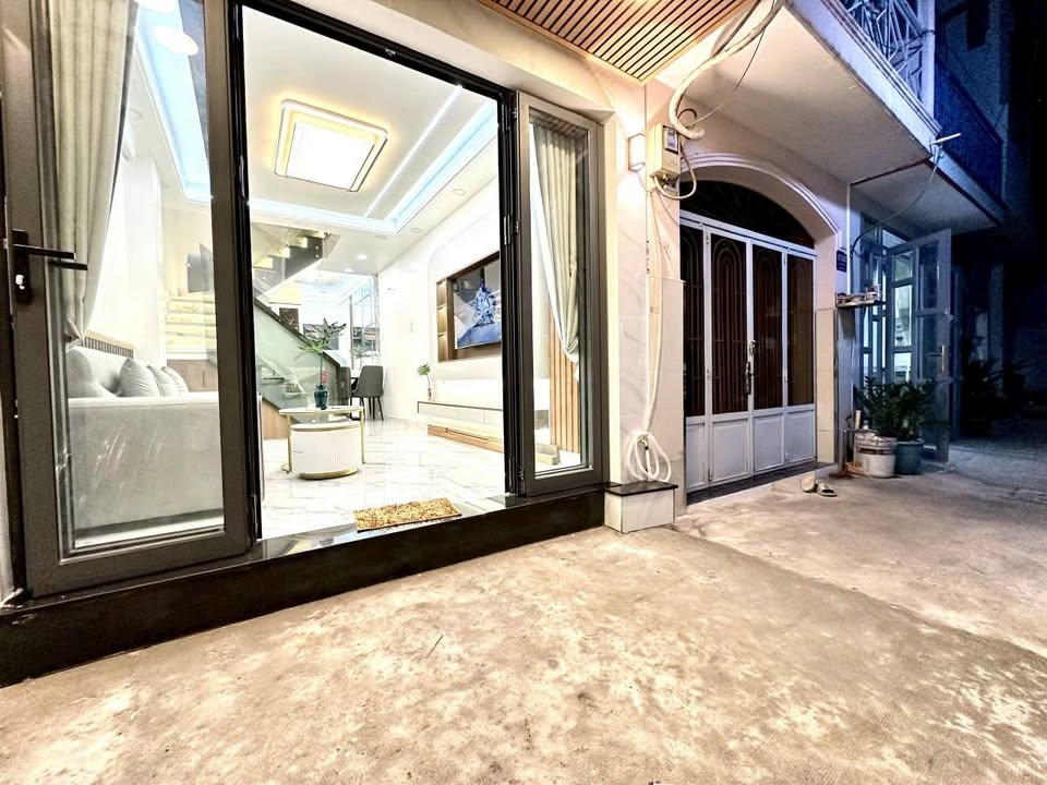 Nhà phố Tân Thuận, quận 7, 30m² giá 4.2 tỷ - Chính chủ bán, sổ hồng riêng!