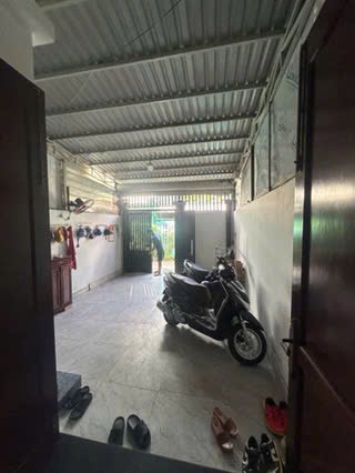 Nhà nguyên căn hẻm xe hơi Huỳnh Tấn Phát Q7 180m² giá 21 triệu - Phù hợp cho gia đình đông người!