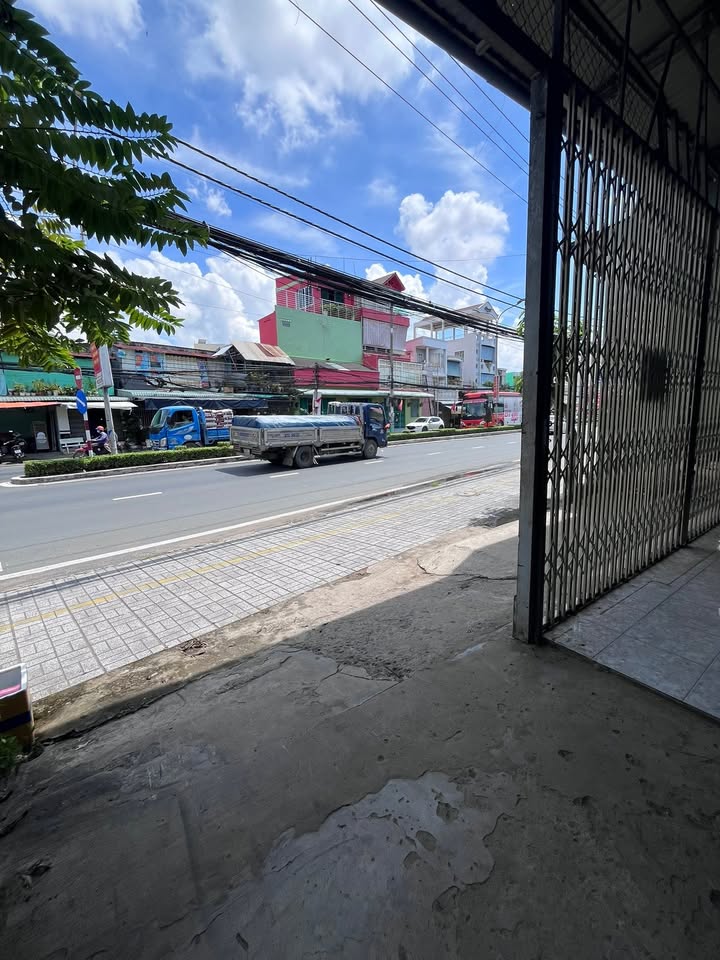 Cho thuê mặt bằng mặt tiền đường Trần Hưng Đạo 400m² - Vị trí đắc địa cho kinh doanh!