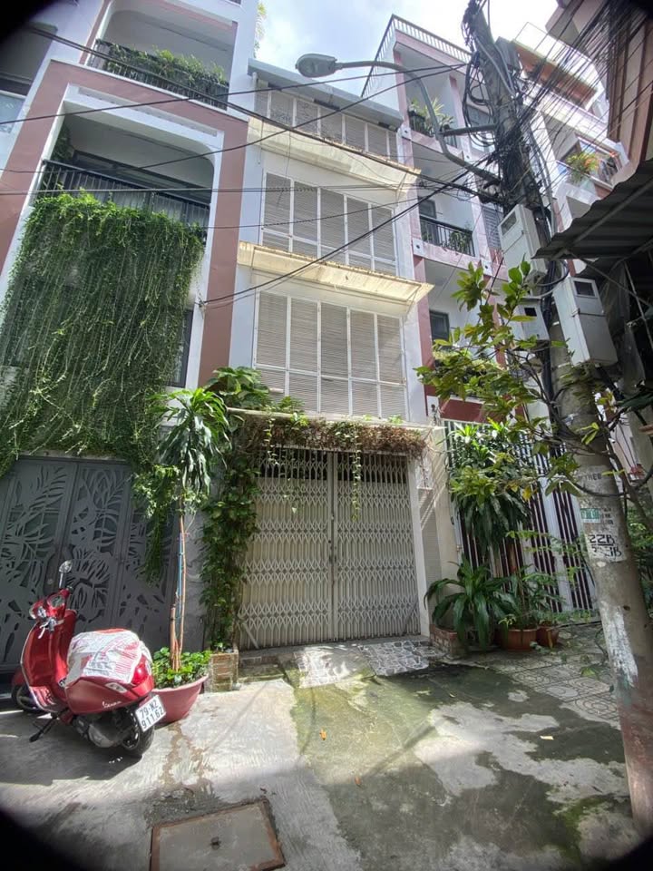 Nhà 4 tầng hẻm xe hơi Đường Bạch Đằng Nha Trang 35m² giá 6 tỷ - Cách biển chỉ 3 phút!