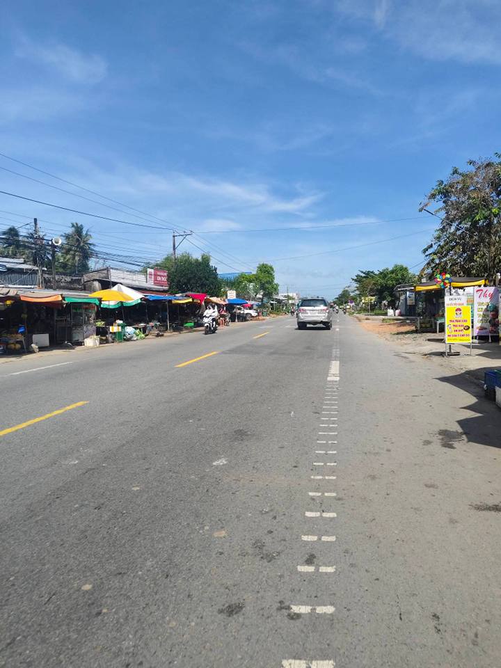 Nhà mặt tiền Quốc Lộ 1A, 432m² giá 3 tỷ - Kinh doanh sầm uất ngay hôm nay!