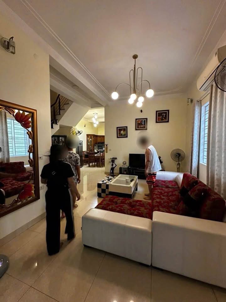 Nhà góc 3 mặt tiền Phường Thành Vinh 112m² giá 6.3 tỷ - Full nội thất mới, gara ô tô riêng!