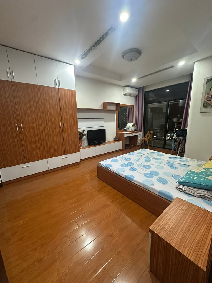 Căn hộ Royal City 3PN tại Thanh Xuân giá 25 triệu - Full nội thất sang trọng!