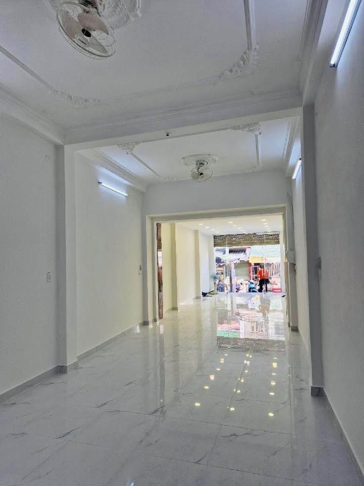 Nhà mặt tiền Bùi Minh Trực, Quận 8, 81m² chỉ 18.5 tỷ - Dòng tiền ổn định!