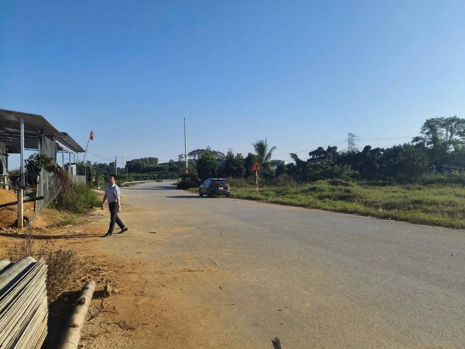 Đất liền kề mặt đường Âu Cơ, Liên Hoa, 266m² giá 1 tỷ - Đầu tư sinh lời tốt!