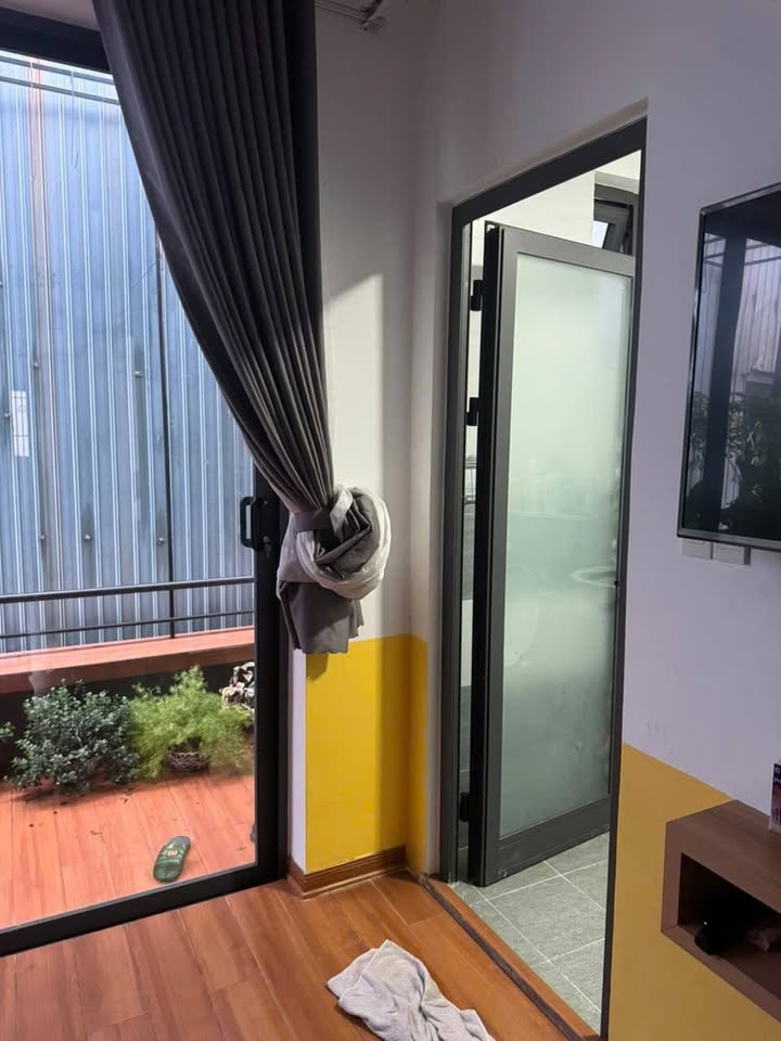 Nhà 2 tầng trên đường Nguyễn Văn Linh, Hải Châu 48m² giá 4.45 tỷ - Ở ngay, sát mặt tiền!